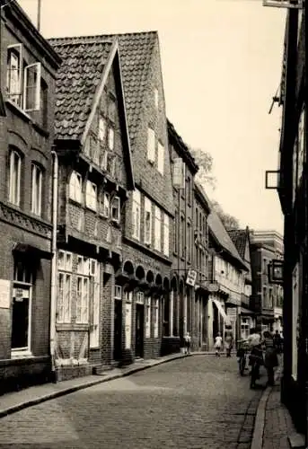 Foto Ak Lauenburg an der Elbe, Straßenpartie