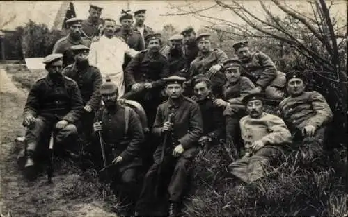 Foto Ak Deutsche Soldaten in Uniformen, Kaiserzeit, I. WK