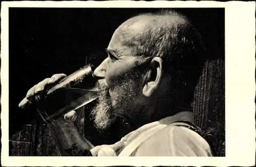 Ak Winzer mit Schoppenglas, Deutsche Weinstraße