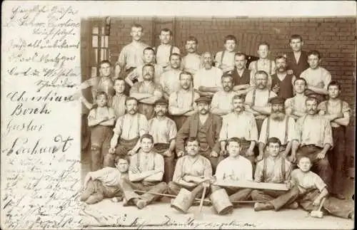 Foto Ak Gruppenaufnahme von Männern, Arbeiter, Handwerk