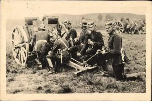 Foto Ak Deutsche Soldaten in Uniformen mit Geschütz, I WK
