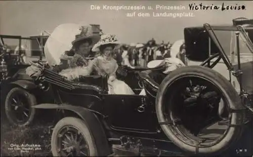 Ak Kronprinzessin Cecilie von Preußen, Prinzessin Victoria Luise von Preußen, Auto