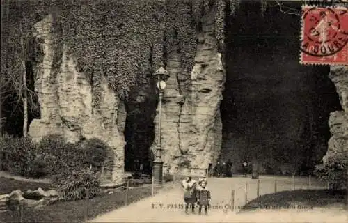 Ak Paris XIX. Buttes Chaumont, Eingang zur Höhle