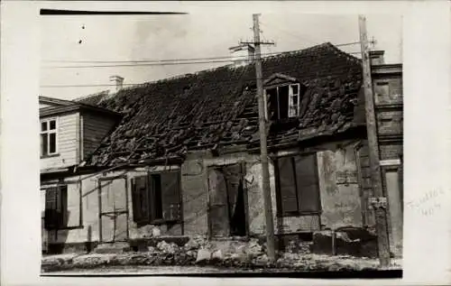 Foto Ak Tukum Lettland, zerstörtes Haus