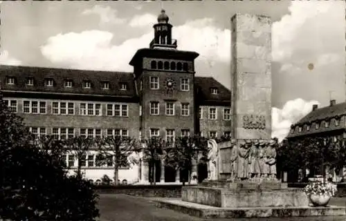 Ak Bocholt im Münsterland, Ehrenmal mit Gymnasium