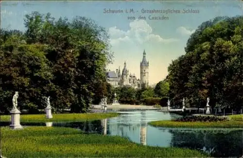 Ak Schwerin in Mecklenburg, Großherzogliches Schloss, von den Cascaden aus