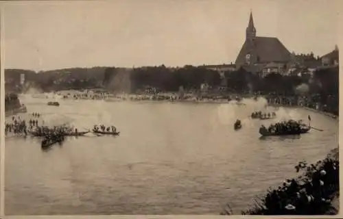 Foto Ak Oberndorf bei Salzburg Österreich ?, Kirche, Boote auf der Salzach