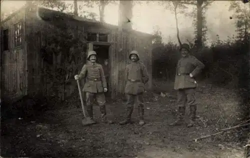 Foto Ak Somme, Deutsche Soldaten in Uniformen, I WK