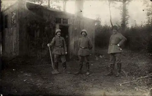 Foto Ak Somme, Deutsche Soldaten in Uniformen, I WK