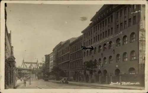 Foto Ak Berlin Kreuzberg, Trebbiner Straße, Vereinigte Sauerstoff-Werke GmbH, Hochbahn