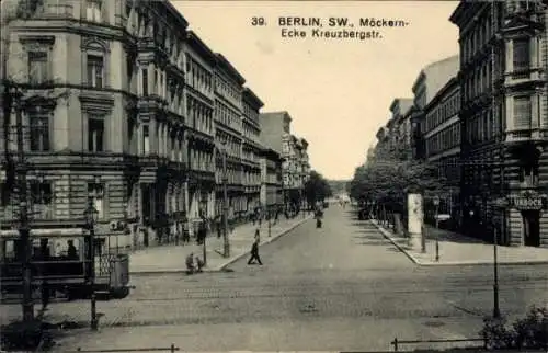 Ak Berlin Kreuzberg, Möckernstraße Ecke Kreuzbergstraße, Straßenbahn, Urbock, Litfaßsäule
