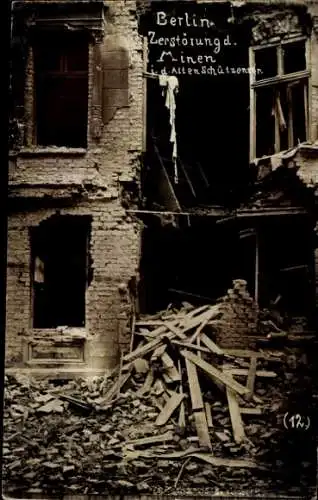 Foto Ak Berlin Mitte, Durch Minen zerstörtes Haus in der Alten Schützenstraße, Straßenkämpfe