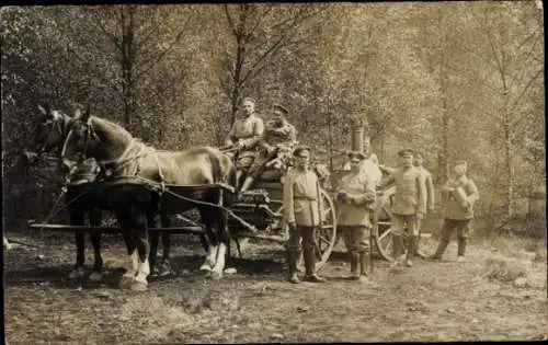 Foto Ak Deutsche Soldaten in Uniformen, Kutsche