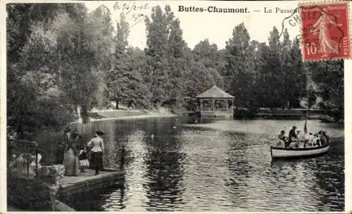 Ak Paris XIX. Buttes Chaumont, Fußgängerbrücke, See