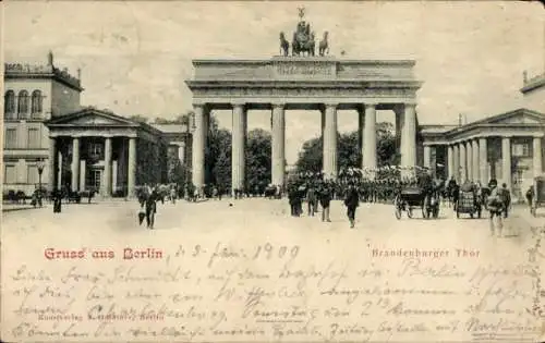Ak Berlin Mitte, Brandenburger Tor, Parade, Kutsche