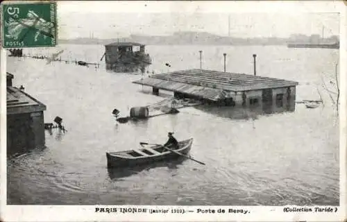 Ak Paris XII Reuilly, Die Überschwemmungen 1910, Porte de Bercy, Boot