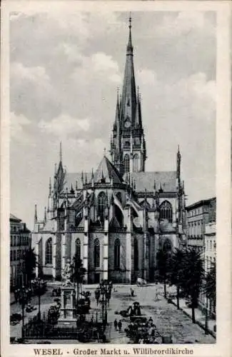 Ak Wesel am Niederrhein, Großer Markt mit Willibrodikirche und Denkmal