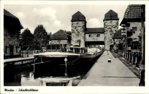 Ak Minden in Ostwestfalen Lippe, Schachtschleuse, Schiff