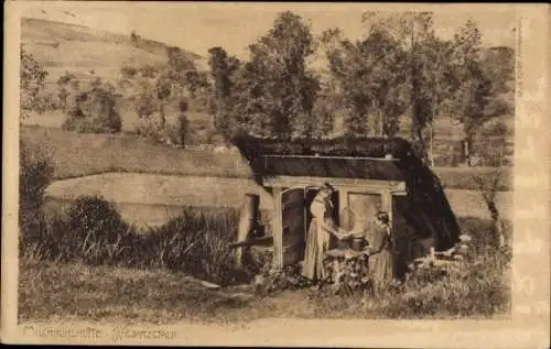 Ak Schwarzwald, Milchkühlhütte, Frau mit Kind