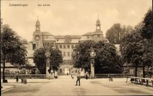 Ak Schwetzingen in Baden, Schlossgarten, Schloss