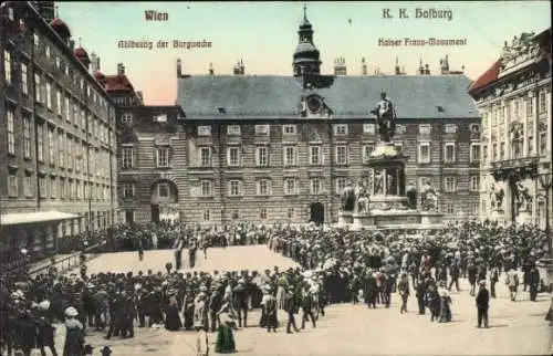 Ak Wien, Ablösung der Burgwache, Hofburg, Kaiser-Franz-Monument
