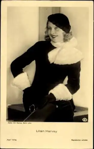 Ak Schauspielerin Lilian Harvey, Portrait, Pelzkragen