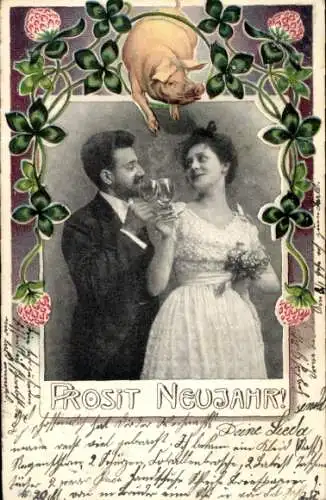 Ak Glückwunsch Neujahr, Paar mit Punschgläsern, Schwein, Klee