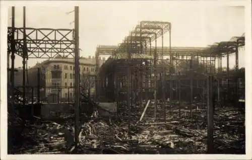 Foto Ak München, Glaspalast, abgebrannt 06.06.1931, Trümmer