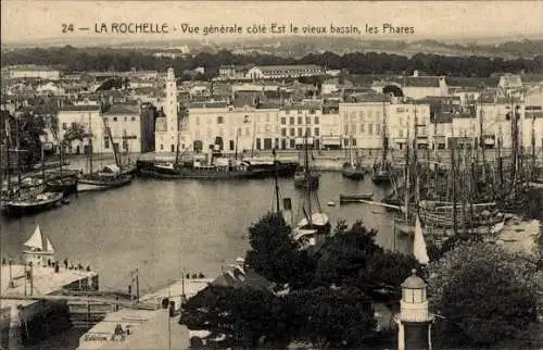 Ak La Rochelle Charente Maritime, Gesamtansicht der Ostseite des alten Beckens, die Leuchttürme