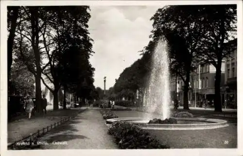 Ak Krefeld am Niederrhein, Ostwall, Springbrunnen