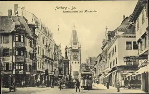 Ak Freiburg im Breisgau, Kaiserstraße mit Martinstor, Straßenbahn, Brunnen, Apotheke