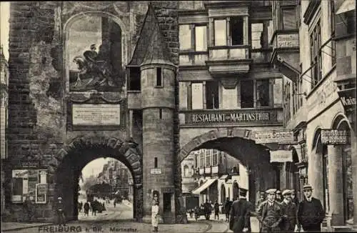 Ak Freiburg im Breisgau, Martinstor, Restaurant, Straßenpartie