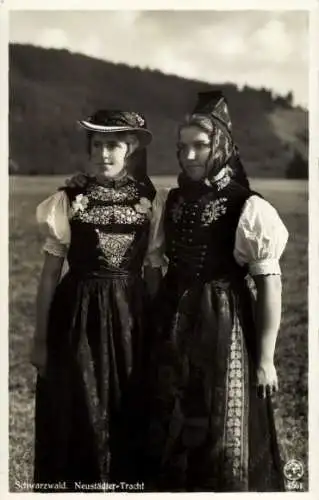 Ak Junge Frauen aus dem Schwarzwald, Neustädter Tracht