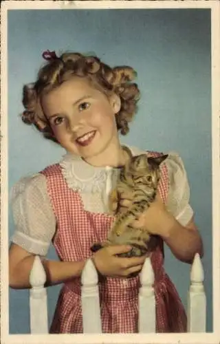 Ak Blondes Mädchen mit kleiner Katze