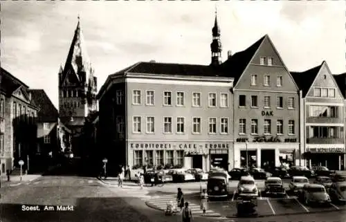 Ak Soest in Nordrhein Westfalen, Marktplatz, Glockenturm, Autos, Konditorei