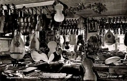 Ak Mittenwald in Oberbayern, Geigenbau, J. Reiter, Schöpfer der Urgeige