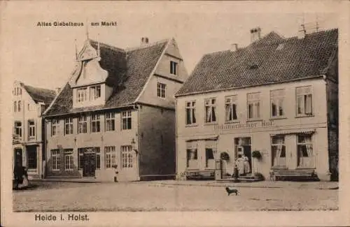 Ak Heide in Holstein, altes Giebelhaus am Markt, Dithmarscher Hof, Dackel