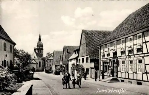 Ak Atteln Lichtenau in Westfalen, Dorfstraße, Fachwerkhaus, Kirche