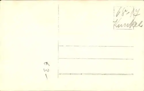 Foto Ak Deutscher Soldat in Uniform, Standportrait, Pickelhaube, Ausrüstung