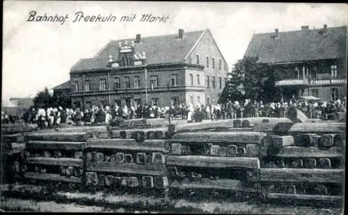 Ak Priekule Preekuln Lettland, Bahnhof, Marktplatz