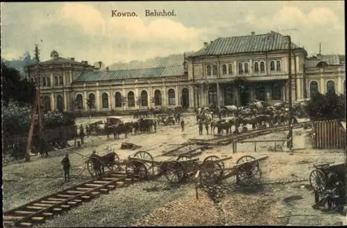 Ak Kaunas Kowno Kauen Litauen, Bahnhof, Geschütze, deutsche Soldaten