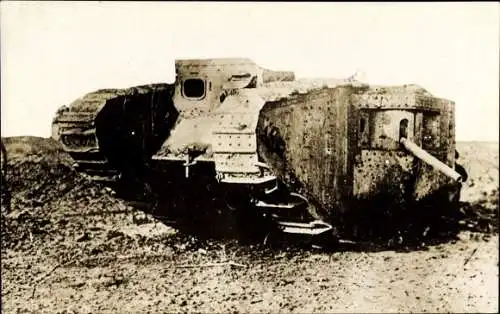 Foto Ak Erbeuteter zerstörter britischer Panzer, I. WK