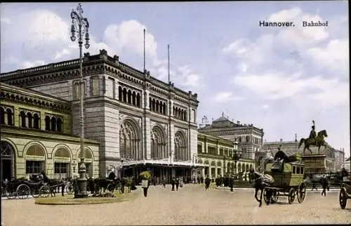 Ak Hannover in Niedersachsen, Bahnhof, Denkmal, Kutschen