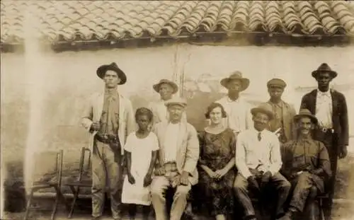 Foto Ak Brasilien, Diamantensucher, Gruppenbild