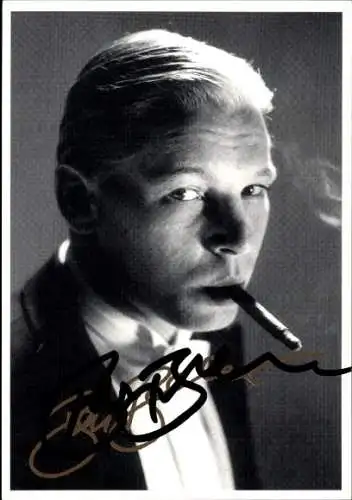 Ak Schauspieler Ben Becker, Portrait, Zigarre, Film Comedian Harmonists, Autogramm
