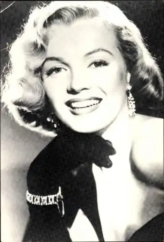 Ak Schauspielerin Marylin Monroe, Portrait, Handschuh