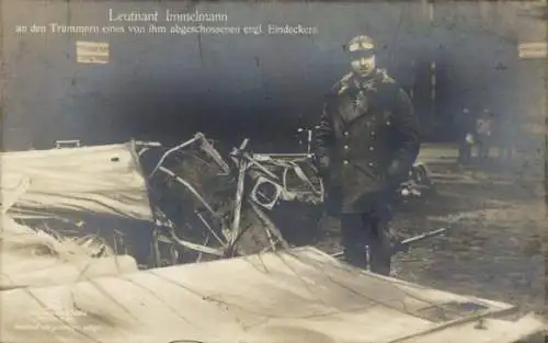 Ak Leutnant Immelmann, Trümmer eines abgeschossenen englischen Eindeckers