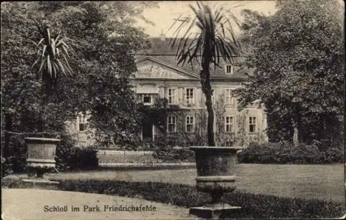 Ak Berlin Lichtenberg Friedrichsfelde, Schloss im Park