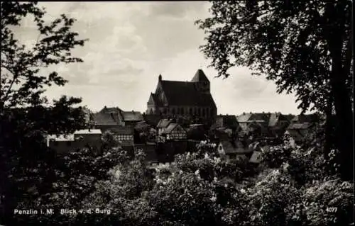 Ak Penzlin Mecklenburgische Seenplatte, Blick von der Burg zur Kirche