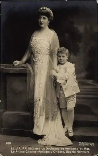 Foto Ak Madame la Duchesse de Vendome, Prinz Charles -Philippe d'Orleans, Duc de Nemours
